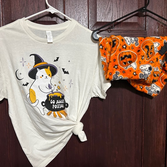 Halloween Snoopy festive outfit! NWT! Size small - Picture 1 of 2